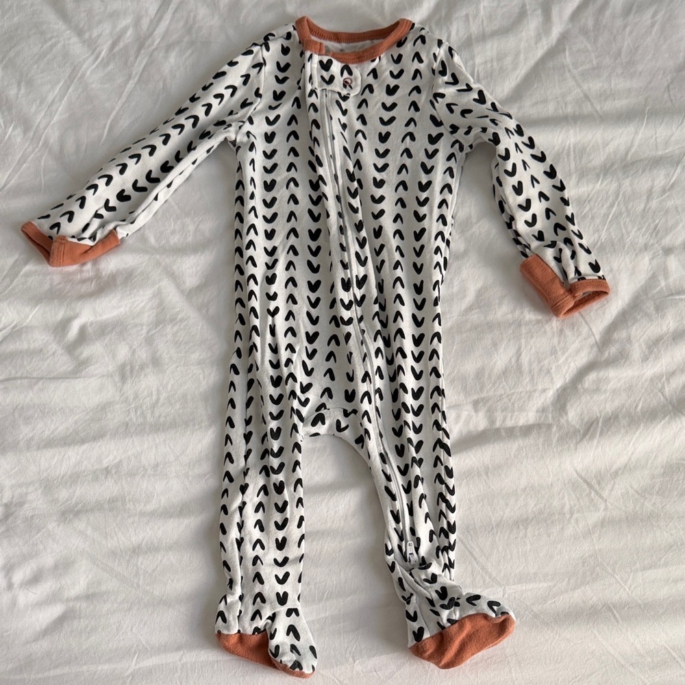 Cloud Island Black and White Footie 6-9pm the